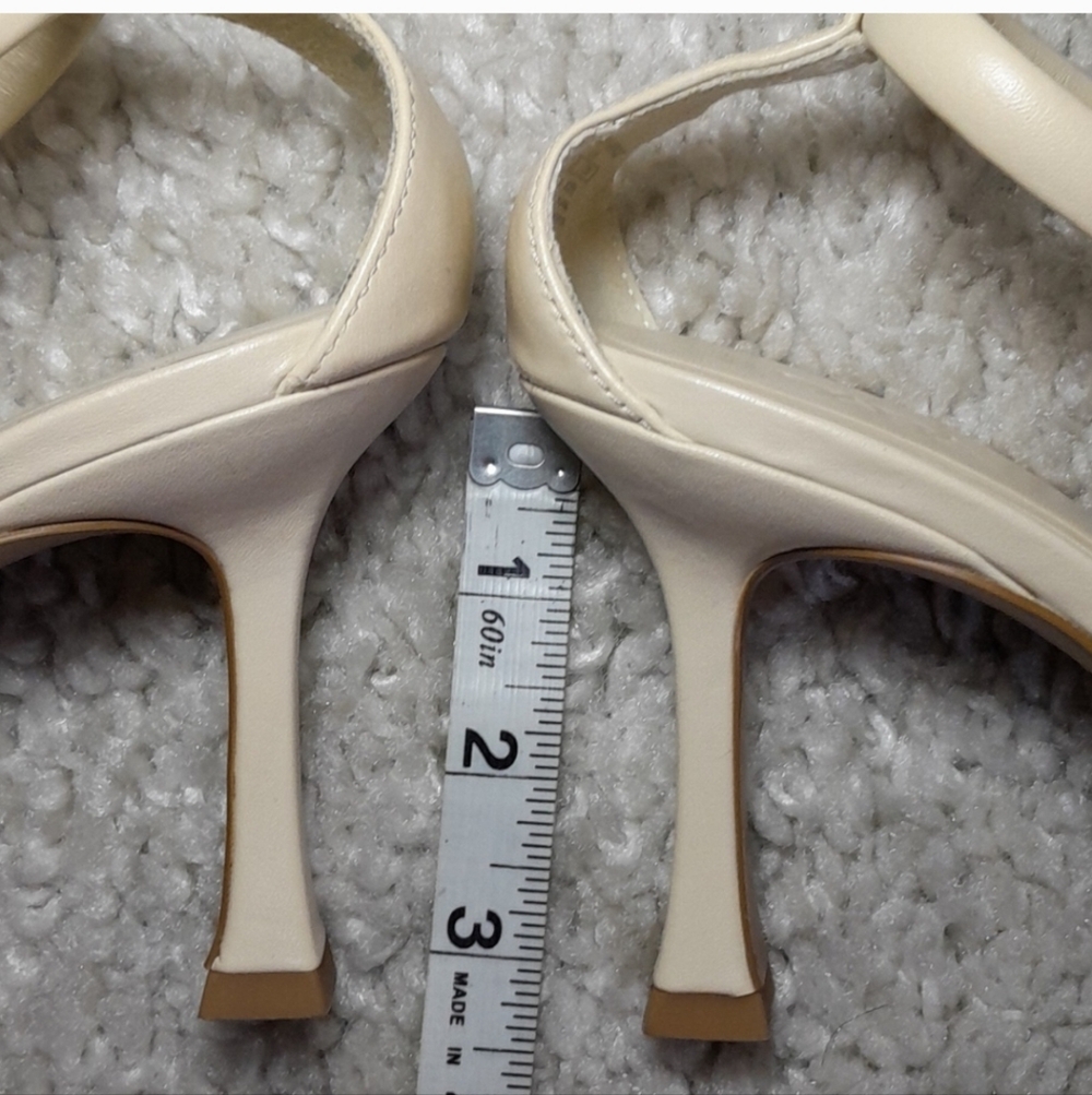 ZARA CREAM PUMPS Size 9 - Picture 13 of 14